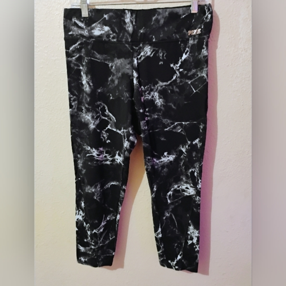 🌞 7 for $12 PINK Victoria's Secret Size Large  Capri Leggings 02/2017